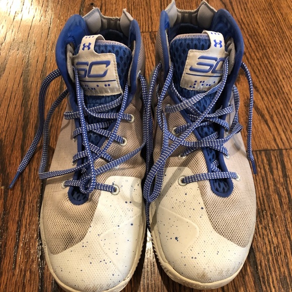 UNDER ARMOUR CURRY 3ZERO BASKETBALL SHOE - Picture 3 of 4